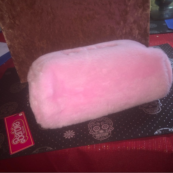 Barbie the movie fuzzy pink makeup bag limited edition - Picture 6 of 10